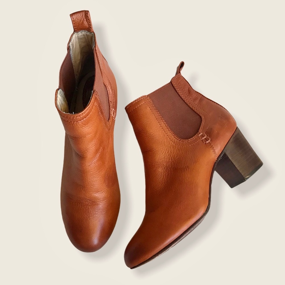 Frye Stella Chelsea Short Leather Ankle Bootie - Picture 10 of 16